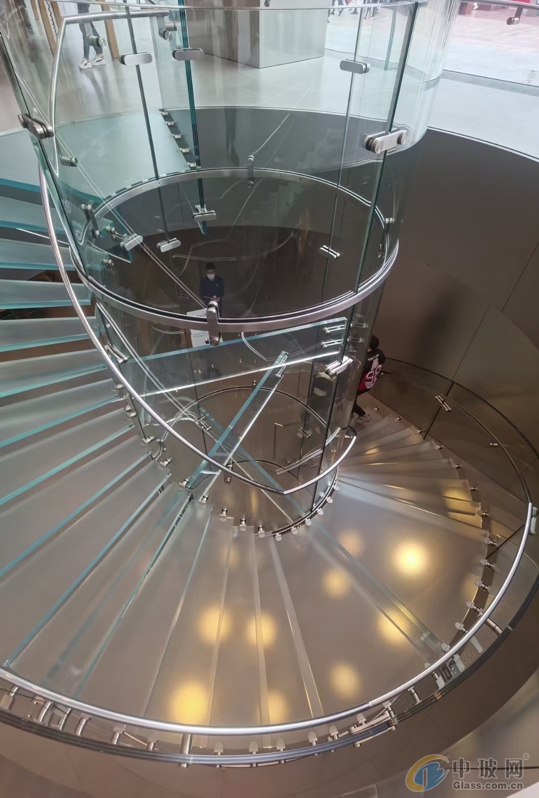 旋转楼梯、弧形楼梯、防滑楼梯、玻璃楼梯、热弯玻璃、多曲玻璃、弯钢玻璃