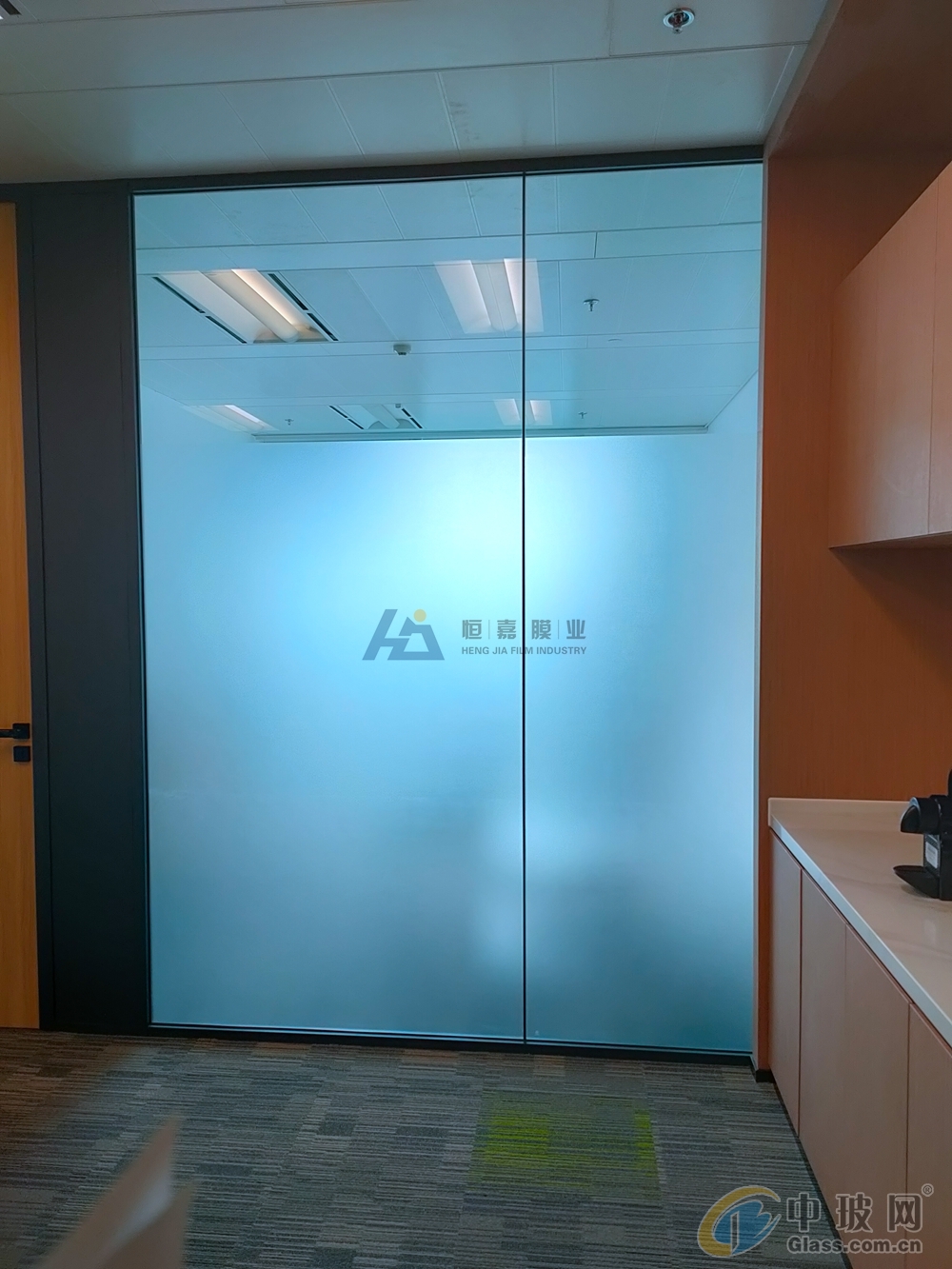 隔断玻璃磨砂贴办公室玻璃贴磨砂膜恒嘉膜业上门安装