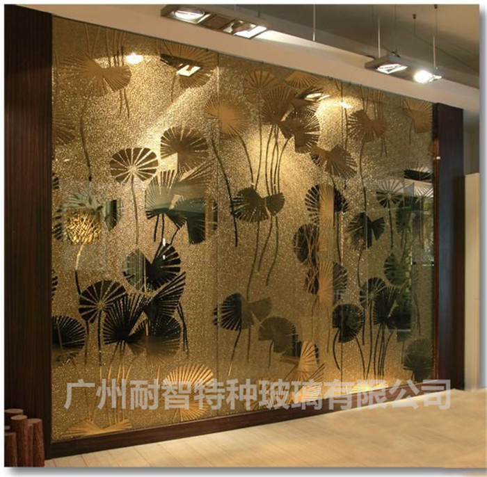 应用范围:夹丝玻璃装饰性很强,普遍应用于工程家装,如背景,隔断,玄关