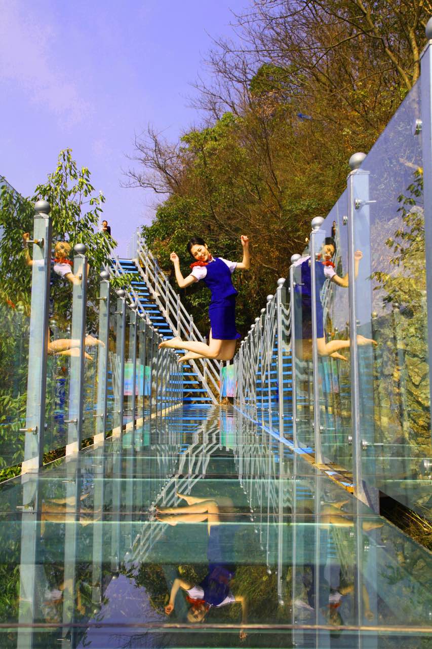 马仁奇峰玻璃栈道要多少钱 塑钢玻璃窗如何选购