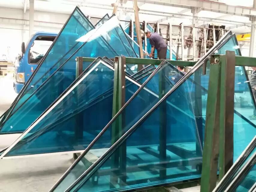10mm海洋蓝镀膜钢化夹胶玻璃