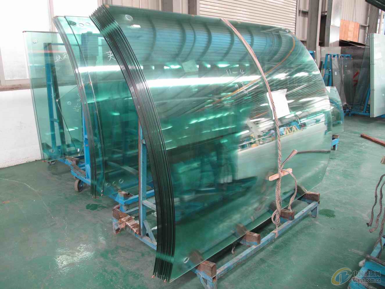 4mm-12mm弧形钢化玻璃