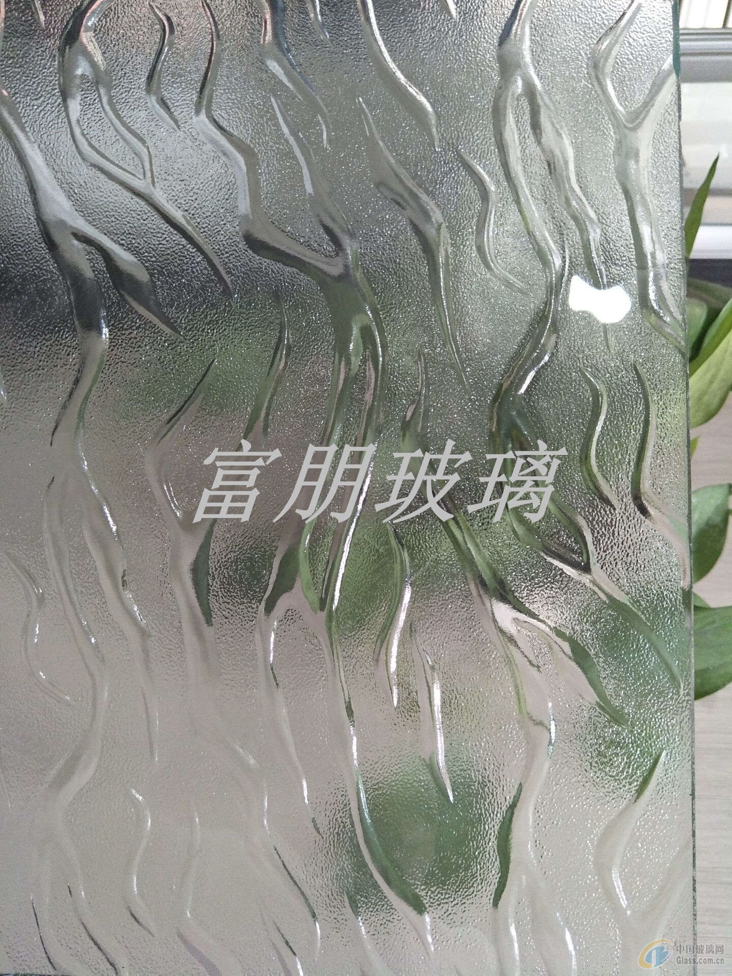 供应山东青岛金晶压花玻璃火焰 金碧莎 金元