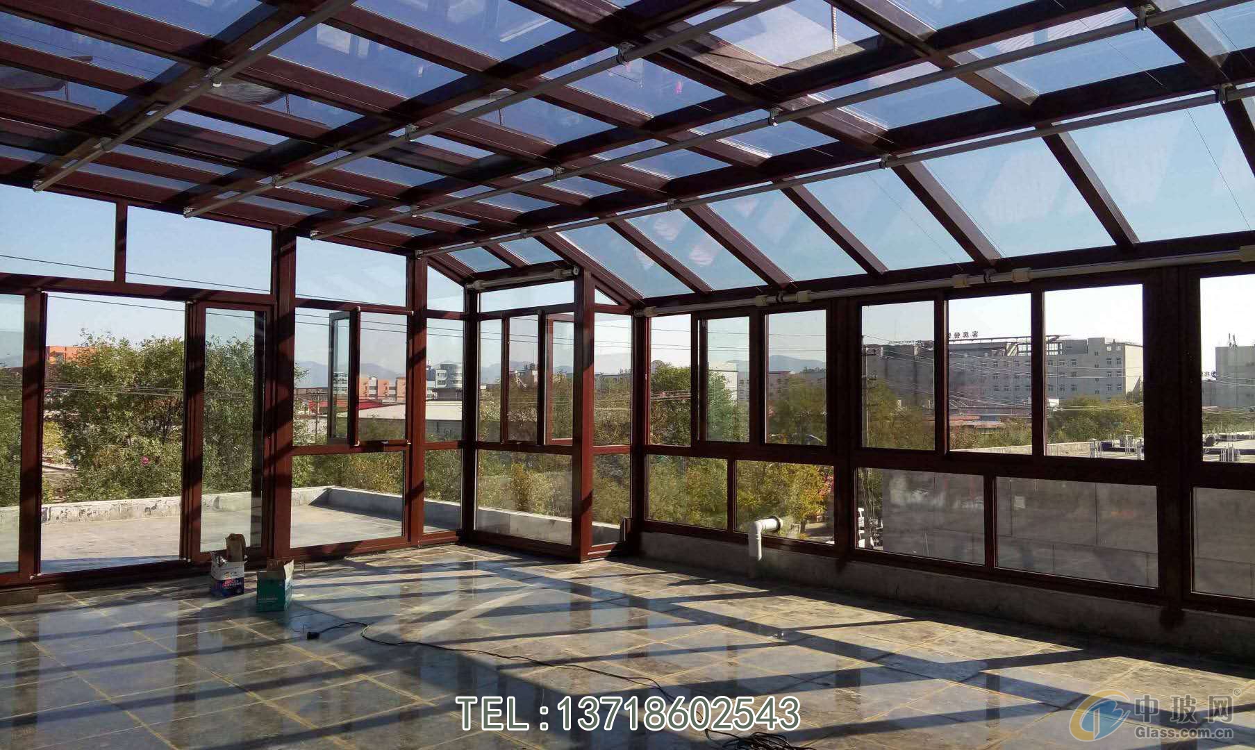 建筑玻璃 > 北京钢结构阳光房施工封院子玻璃封顶  发布时间: 2020年