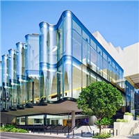 隆玻专注双曲玻璃研发设计生产销售为一体综合性企业