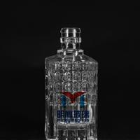 精致小白酒瓶