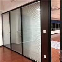 　兰州办公室装修为您分析18年办公玻璃隔断的价格