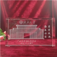 醫(yī)院周年紀(jì)念擺件 水晶內(nèi)雕擺件；激光三維立體內(nèi)雕 